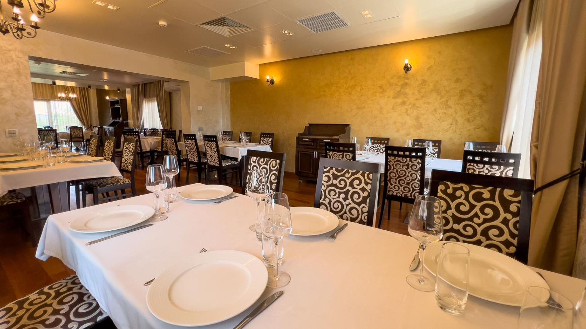 Hotel Tolea Τιργκόβιστε Εξωτερικό φωτογραφία