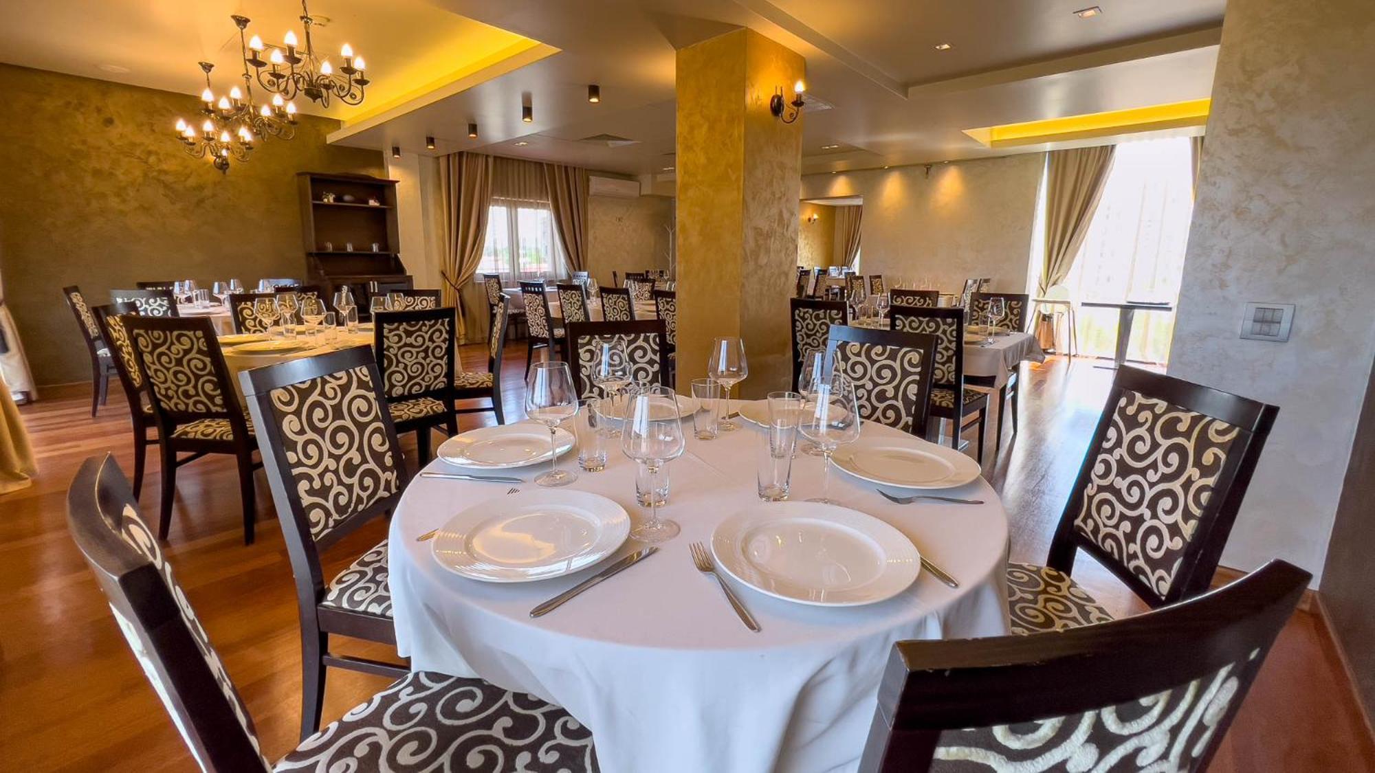 Hotel Tolea Τιργκόβιστε Εξωτερικό φωτογραφία