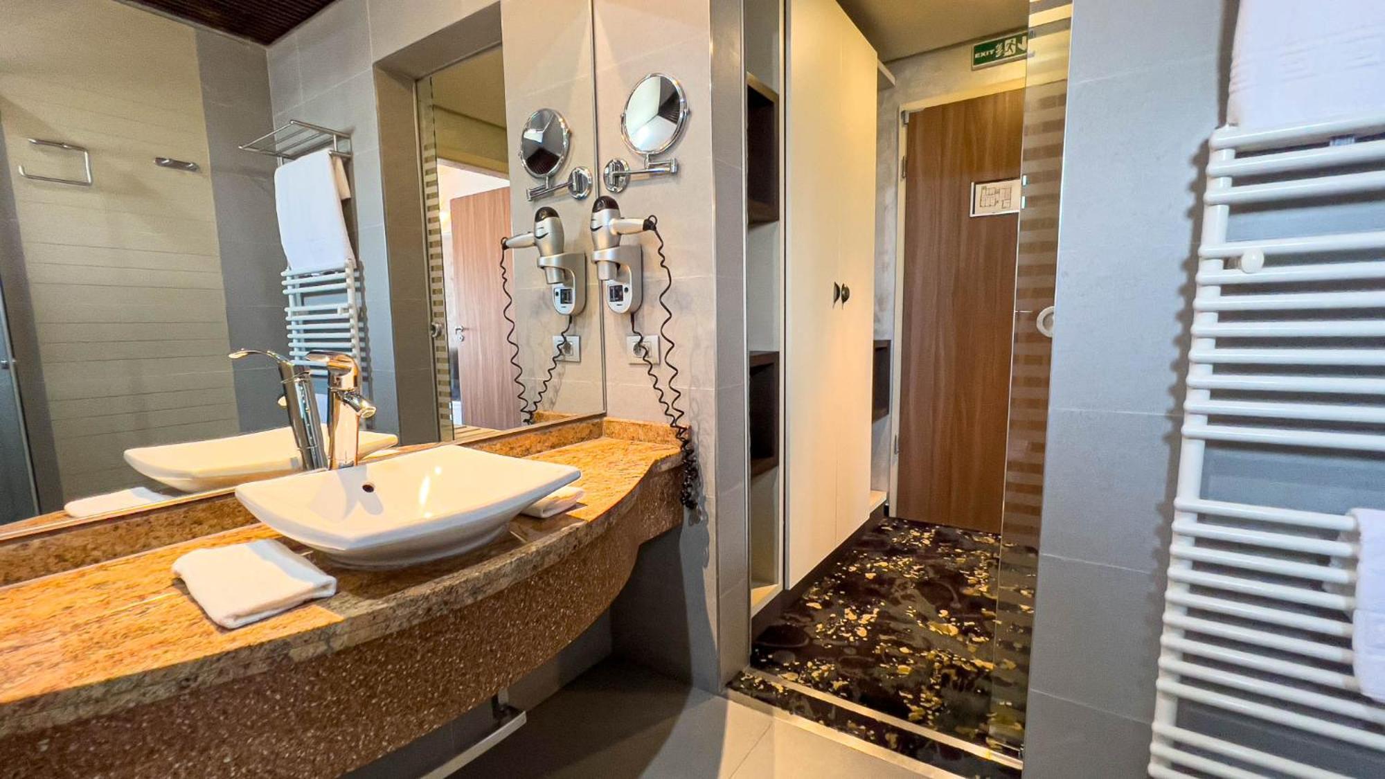 Hotel Tolea Τιργκόβιστε Εξωτερικό φωτογραφία